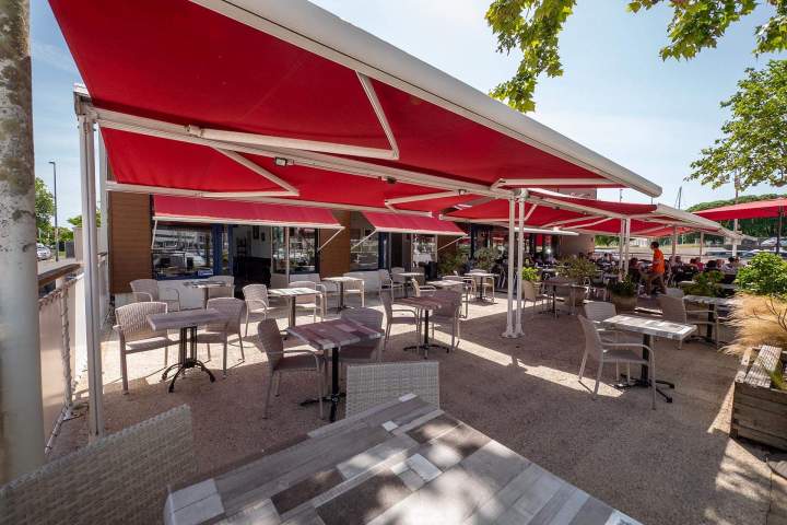 Salle avec terrasse privatisable Rochefort