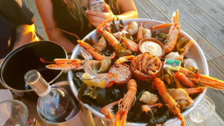 Assiette généreuse de fruits de mer Rochefort